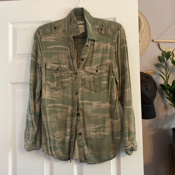 AE army stay lovely lovely button up shirt - Picture 1 of 3